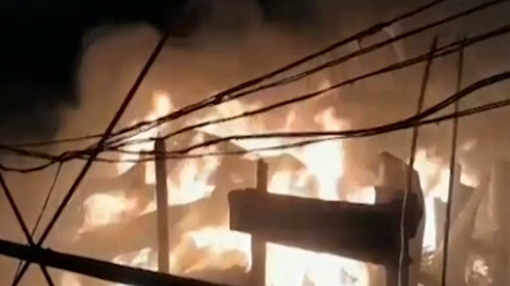 টঙ্গীতে মিল গেইট এলাকার চুড়ি ফ্যাক্টরি বস্তিতে লাগা আগুন নিয়ন্ত্রণে