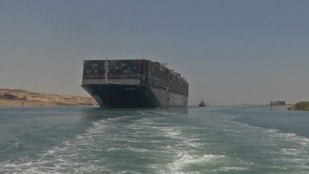 সুয়েজ খাল থেকে মুক্তি পেলো এভার গিভেন