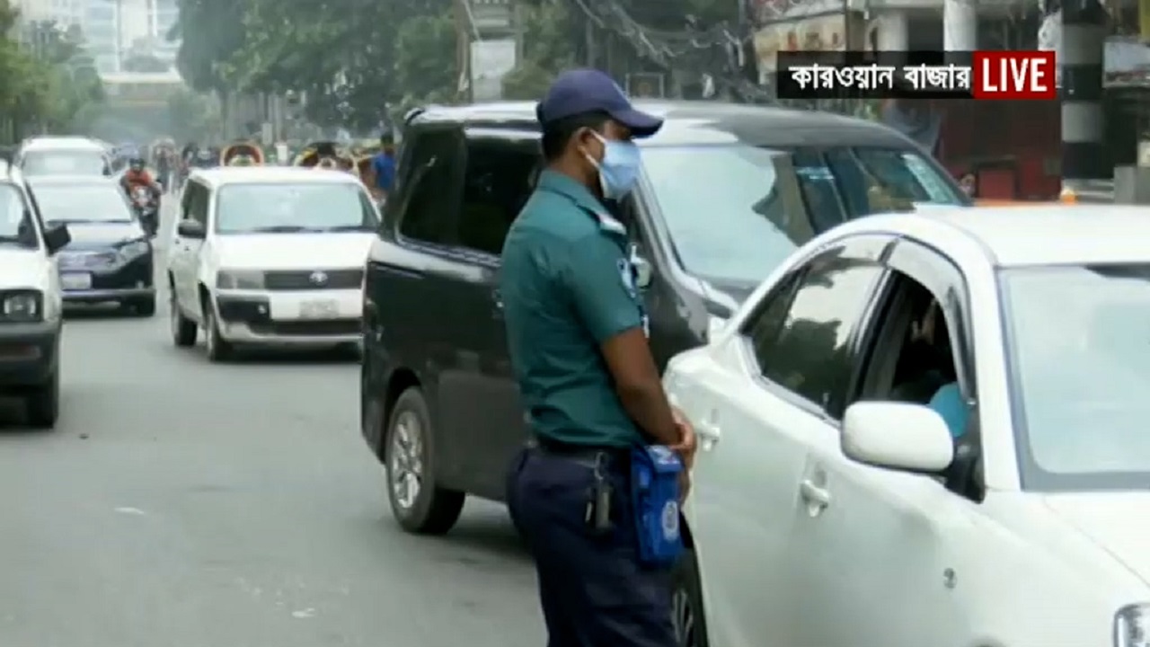লকডাউনের ১২তম দিনে রাজধানীতে বেড়েছে মানুষ ও যানবাহনের চলাচল
