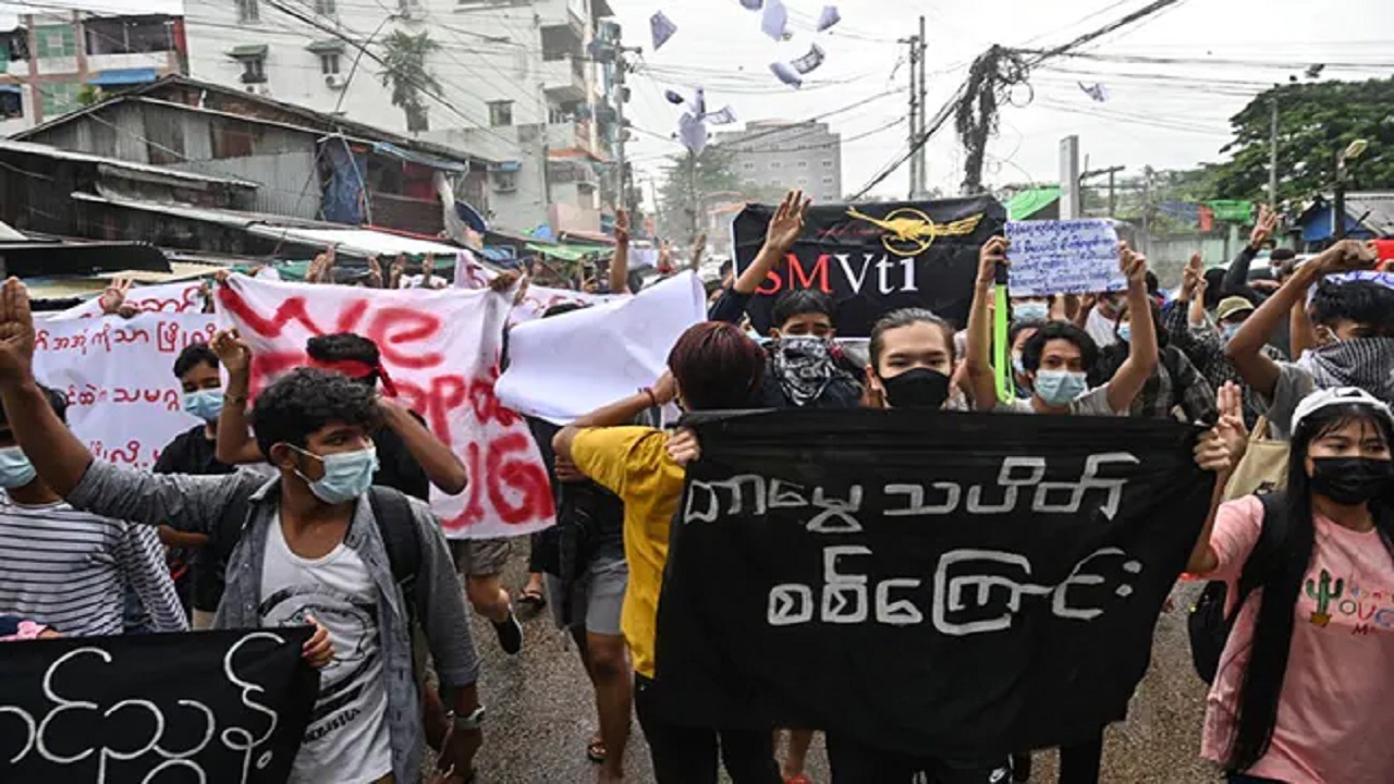 ১৯৮৮ সালের আন্দোলনের বর্ষপূর্তিতে মিয়ানমারে জান্তা বিরোধী বিক্ষোভ