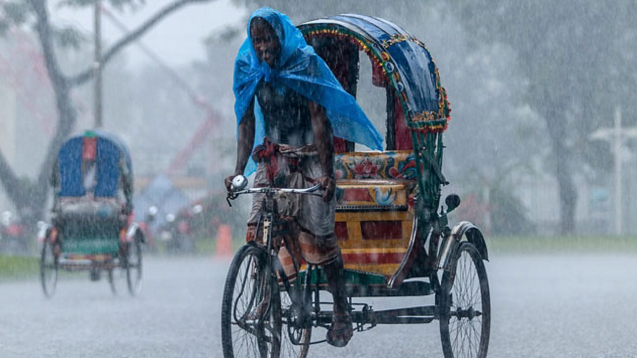 হালকা থেকে মাঝারি বৃষ্টি ও বজ্রবৃষ্টি হতে পারে