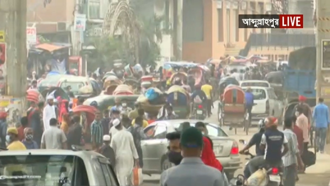 ছুটির দিনেও রাজধানীতে বেড়েছে মানুষের চলাচল