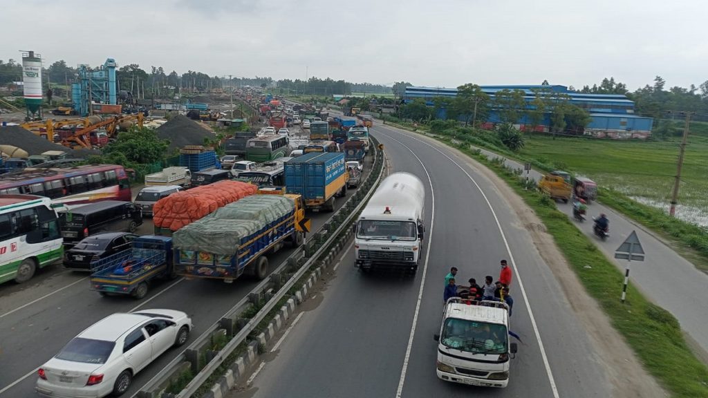 ঢাকা-টাঙ্গাইল মহাসড়কে ২০ কিলোমিটার যানজট