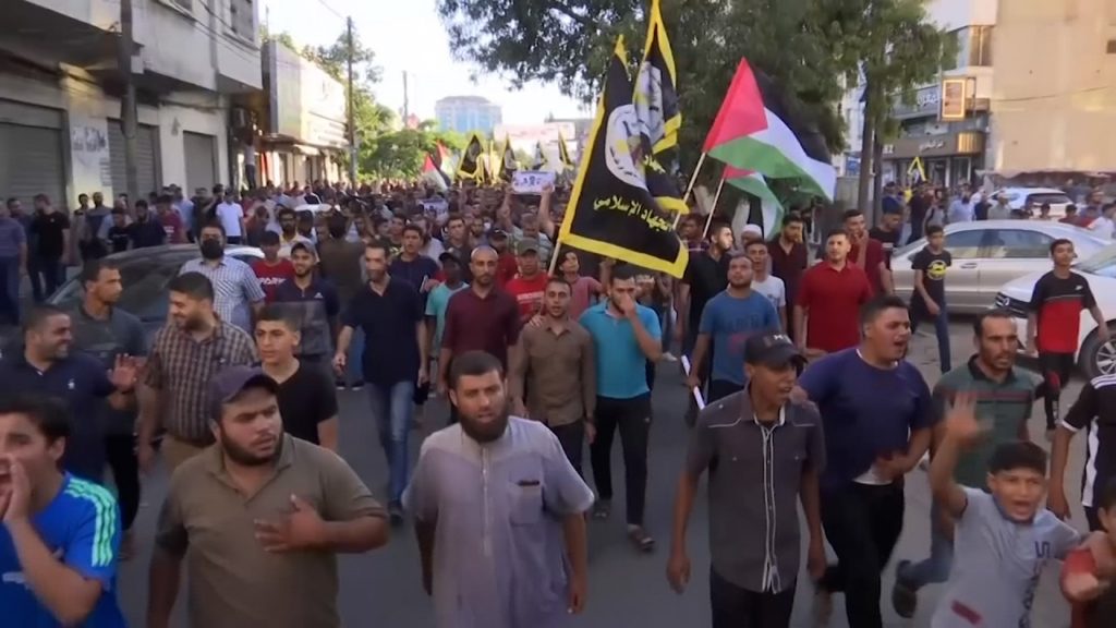 ইসরায়েলের জেল থেকে ৬ ফিলিস্তিনি পালানোয় এবার মিছিল করেছে গাজাবাসী