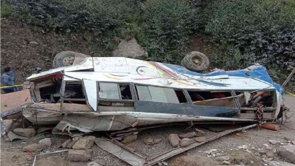 নেপালে বাস দুর্ঘটনায় মৃতের সংখ্যা বেড়ে ২৮