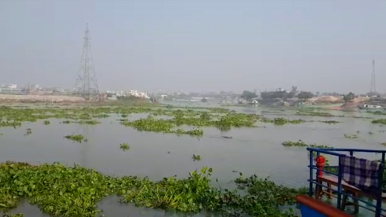 তুরাগ নদে নৌকাডুবিতে নিখোঁজ দু'জনের সন্ধানে চলছে উদ্ধার