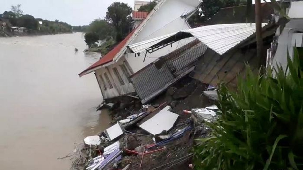 সাইক্লোন 'কোমপাসু'র তাণ্ডবে লণ্ডভণ্ড ফিলিপাইন