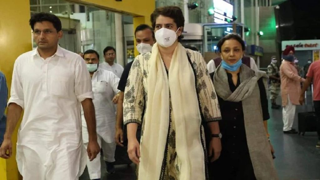 নিহত কৃষক পরিবারের সাথে সাক্ষাতের সময় আটক হন প্রিয়াংকা গান্ধি