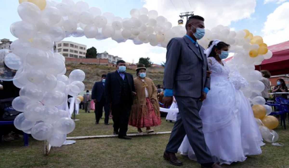 খরচ কমাতে বলিভিয়ায় গণবিয়ে