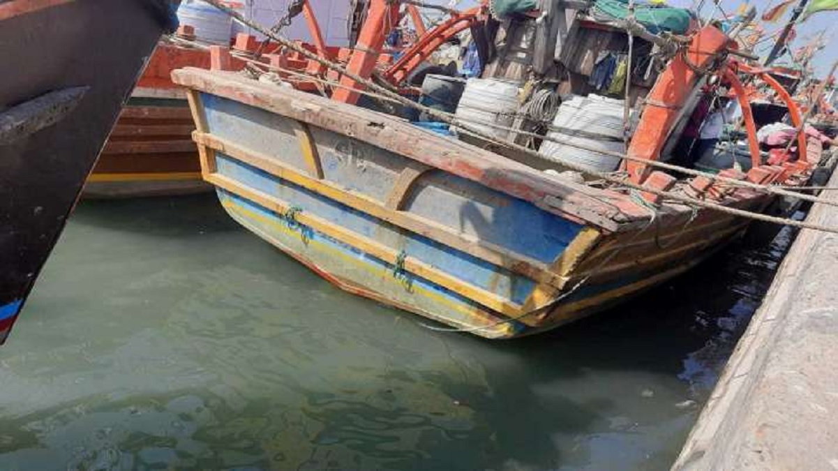 ভারতের জেলেকে গুলি করে হত্যা করলো পাকিস্তান