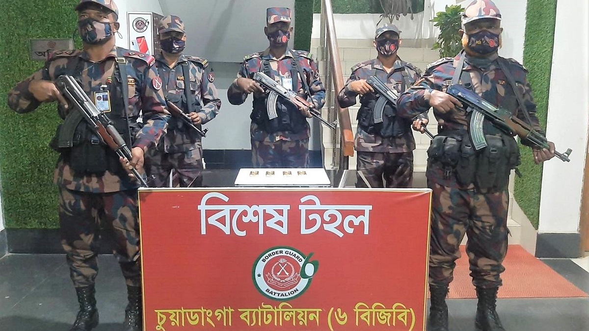 চুয়াডাঙ্গায় মালিকবিহীন চার কেজি স্বর্ণের বার জব্দ