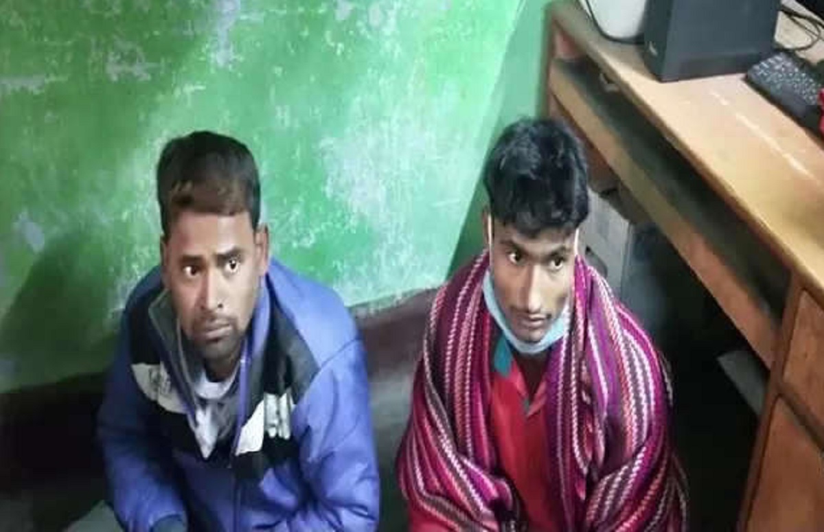 স্বামীদের সময়ের অভাব, তাই রাজমিস্ত্রিদের সাথে পালান ২ জা