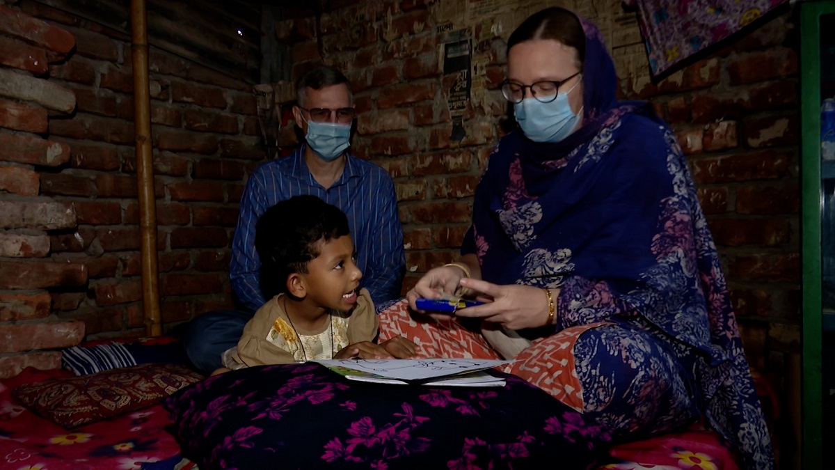 ছিন্নমূল শিশুদের সেবায় প্রচারবিমুখ কানাডিয়ান দম্পতি