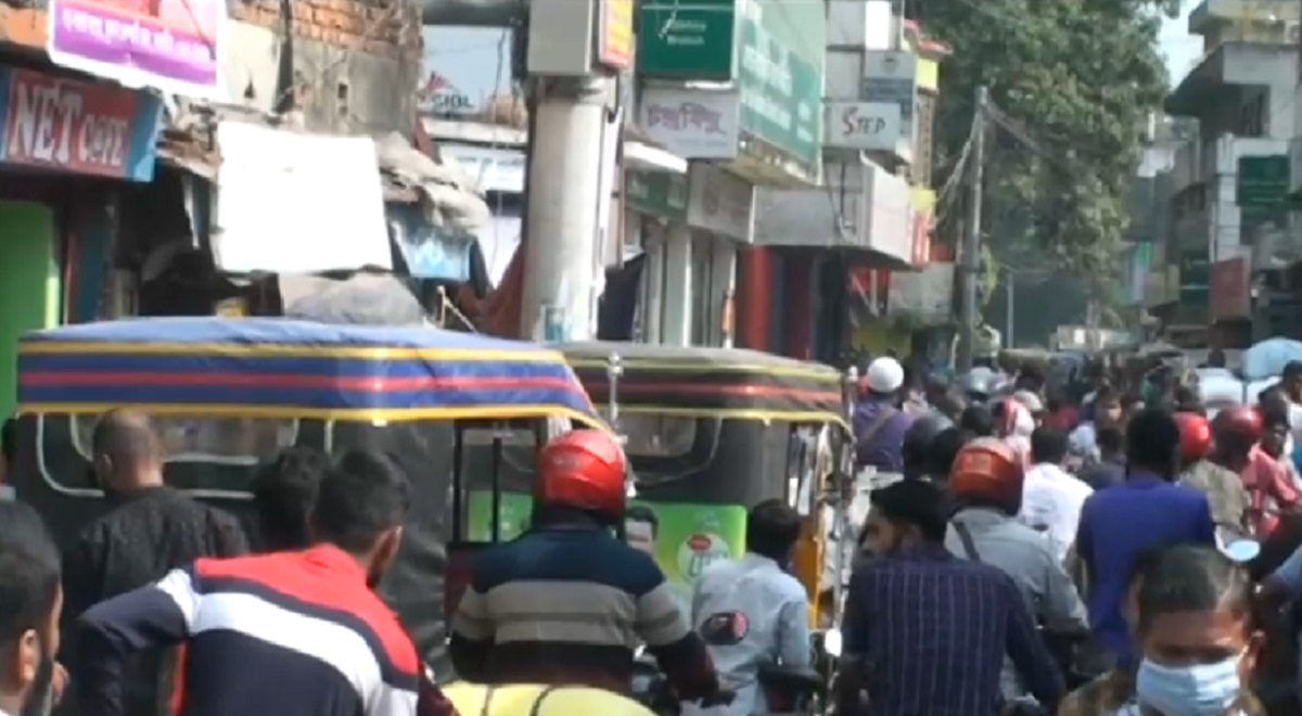 অনুমোদন ছাড়াই যানবাহনের ছড়াছড়ি, সাতক্ষীরায় বাড়ছে ভোগান্তি