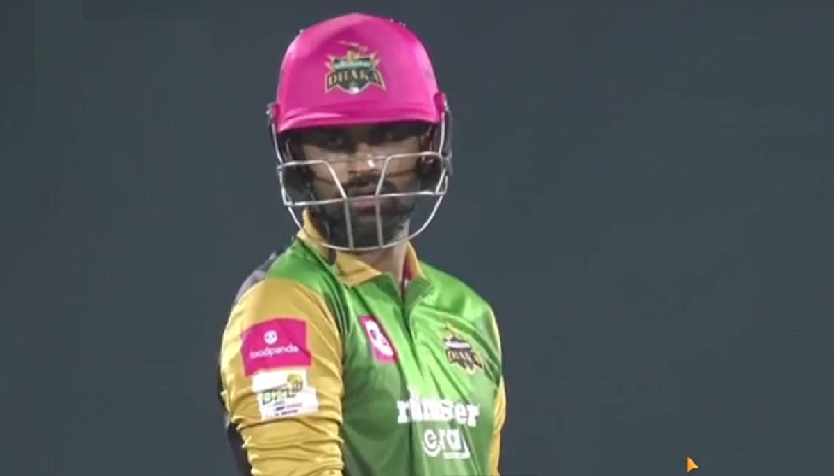 সিমন্সের সেঞ্চুরির জবাবে ঝড় তুললেন তামিম