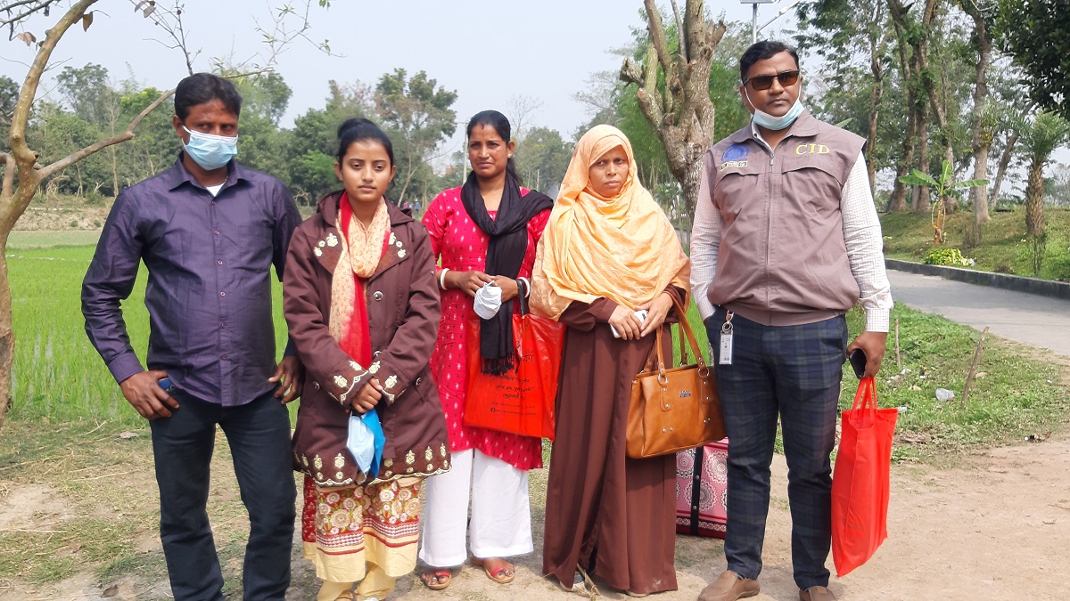 প্রেমিকের হাত ধরে বাংলাদেশে ভারতীয় তরুণী; ৮ মাস পর ভারতে ফেরত