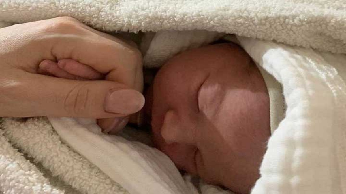 রাশিয়ার সাথে সংঘর্ষের মধ্যে বাঙ্কারে জন্মালো ইউক্রেনীয় শিশু, নাম ‘স্বাধীনতা’