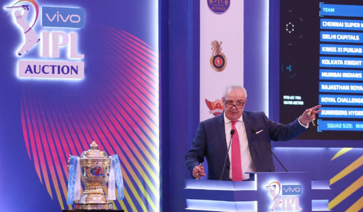 আইপিএলের নিলামে অজ্ঞান হয়ে গেলেন সঞ্চালক!