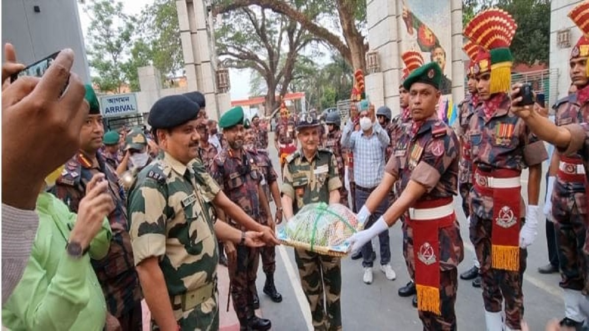 বিজিবি-বিএসএফের যৌথ রিট্রিট সিরিমনি অনুষ্ঠিত