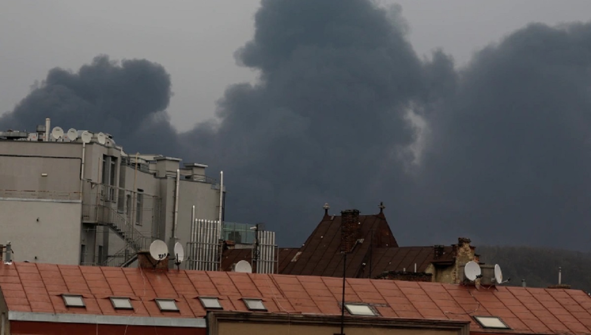 পোল্যান্ড সীমান্তবর্তী ইউক্রেনীয় শহরে পরপর তিনবার বিস্ফোরণ
