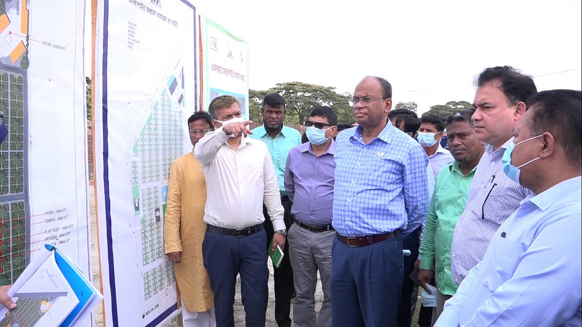 ‘সরকারের পক্ষ থেকে জমি ও ঘর দেয়ার নজির পৃথিবীর কোথাও নেই’