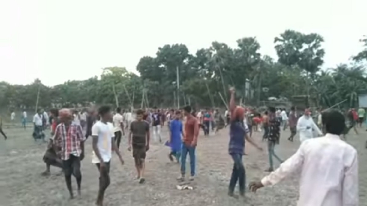 ফরিদপুরে রাস্তা কাটা নিয়ে আ.লীগের দুই গ্রুপের সংঘর্ষ, আহত ৩০