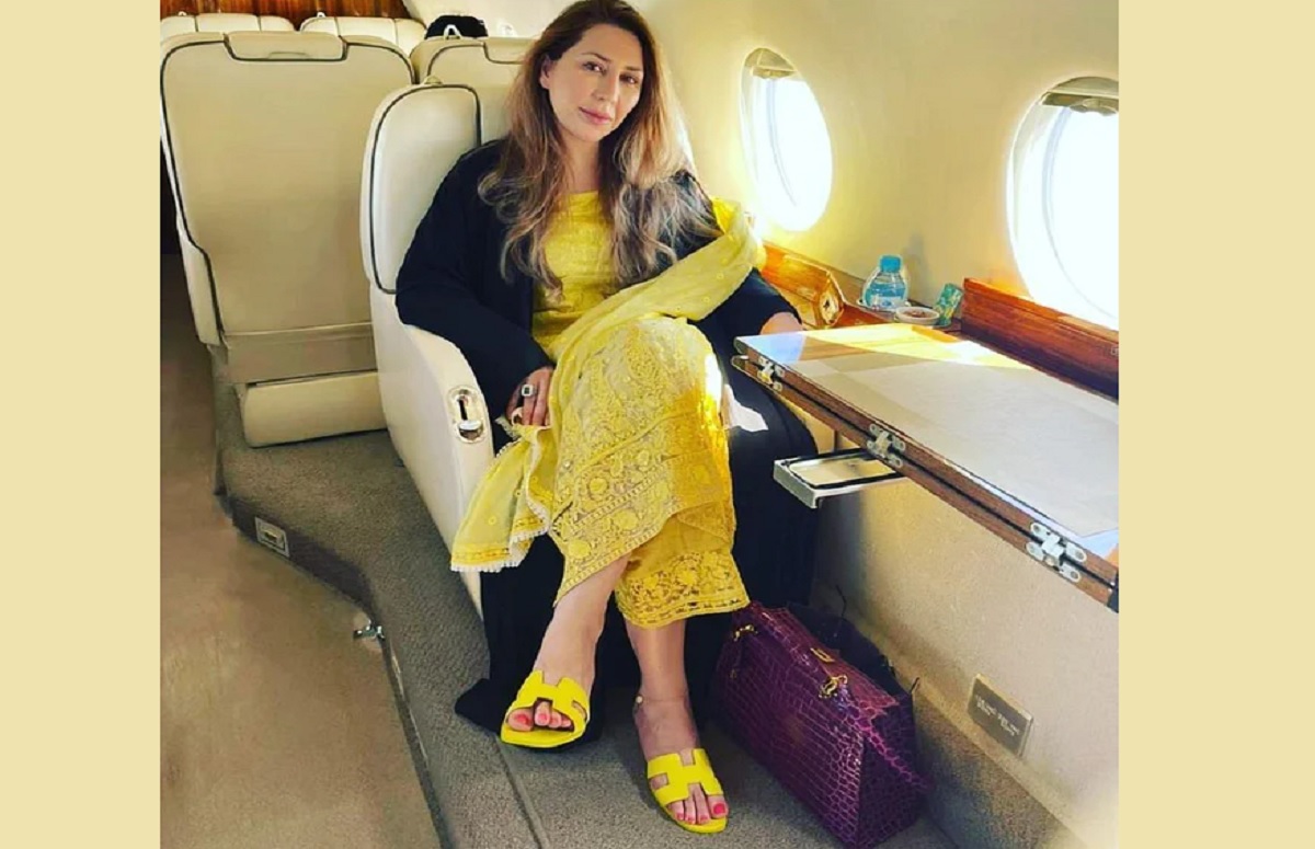 বুশরা বিবির ঘনিষ্ঠ বান্ধবী ফারাহ খানের হ্যান্ডব্যাগের দাম ৭৮ লাখ টাকা!