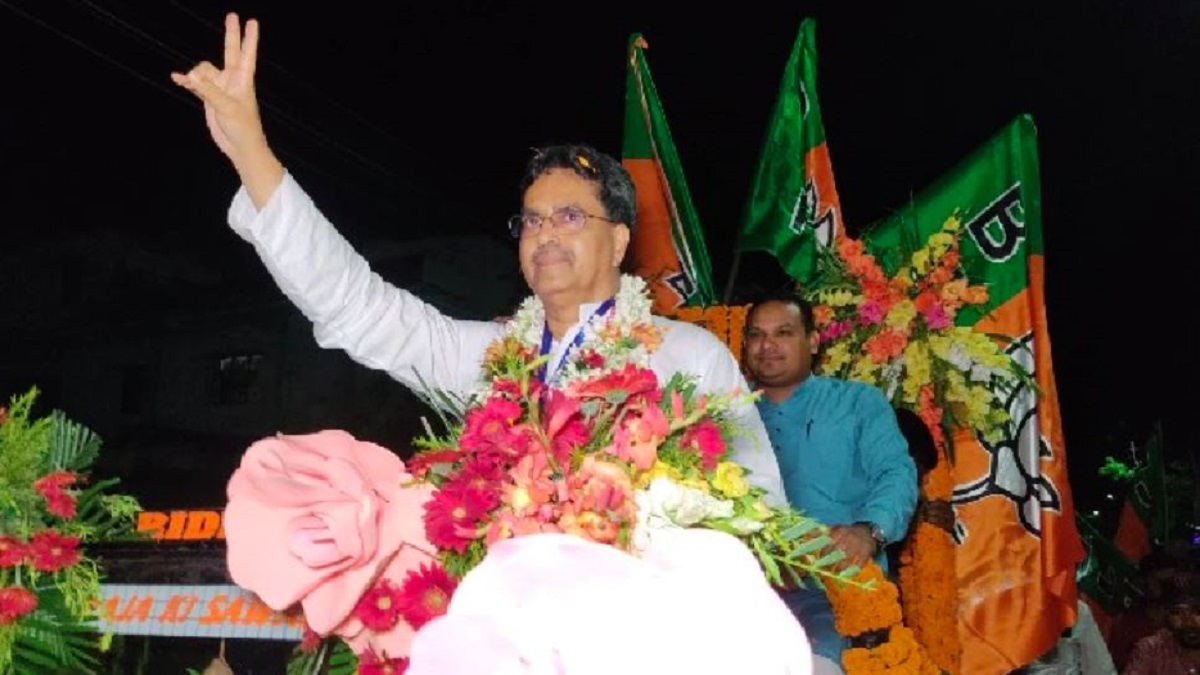 দন্ত চিকিৎসক থেকে ত্রিপুরার মুখ্যমন্ত্রী মানিক সাহা