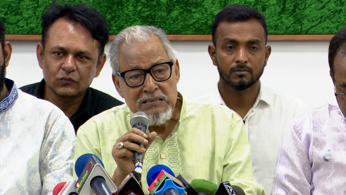 ‘আ. লীগের নেতারা পদত্যাগ করেনি, বিএনপি নেতাদেরও পদত্যাগ করতে বলা উচিৎ নয়’
