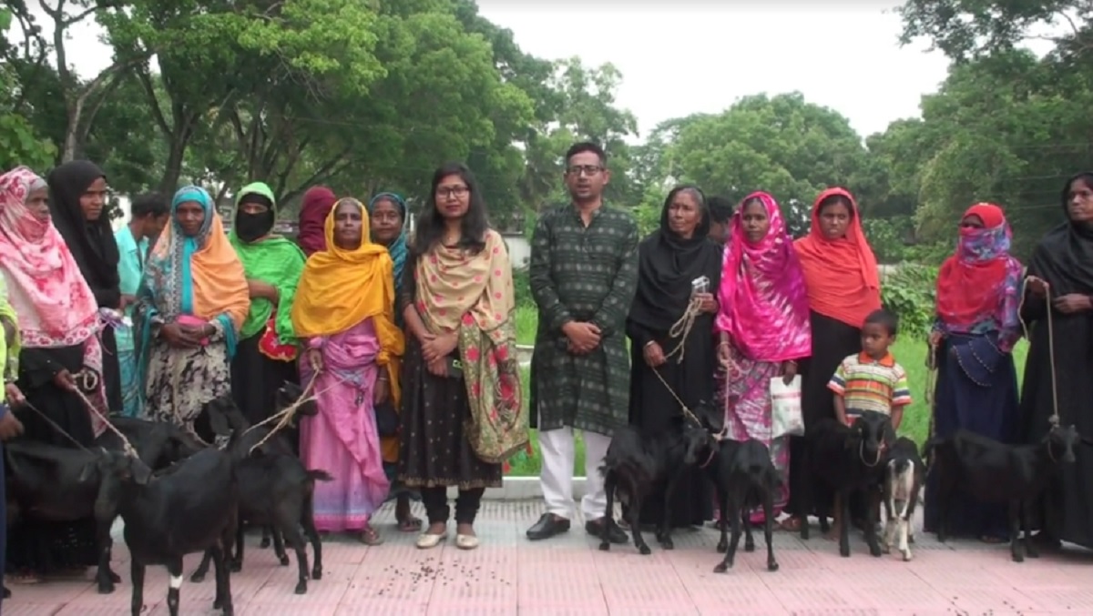 টাঙ্গাইলে হতদরিদ্র পরিবারের মাঝে বিনামূল্যে ছাগল বিতরণ