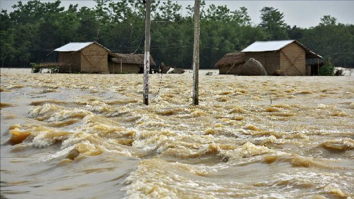 আসামে বন্যা ও ভূমিধসে প্রাণ হারিয়েছেন ৪ জন
