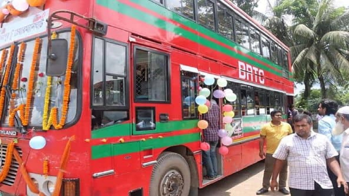 নোয়াখালীতে পরিবহন মালিকদের বাধায় উদ্বোধনের পরদিনই বন্ধ বাস