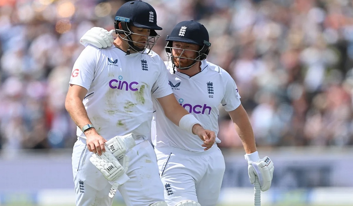 বেয়ারস্টো-ওভারটনের খুনে ব্যাটিংয়ে ইংল্যান্ডের অবিশ্বাস্য লিড