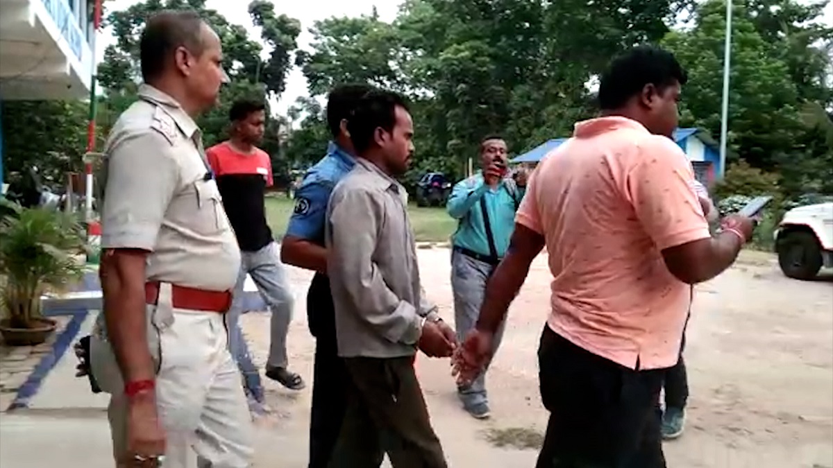 বাংলাদেশে একাধিক মামলার আসামি ভারতে আটক