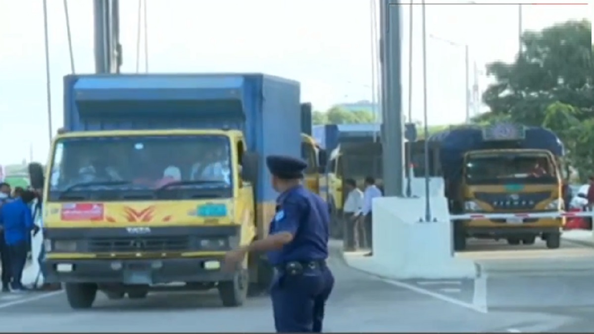 পদ্মা সেতুতে যান চলাচল শুরু