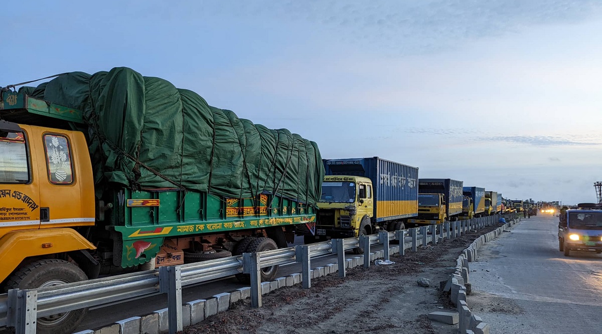 সেতু চালুর অপেক্ষায় ৬-৭ কিলোমিটার যানজট