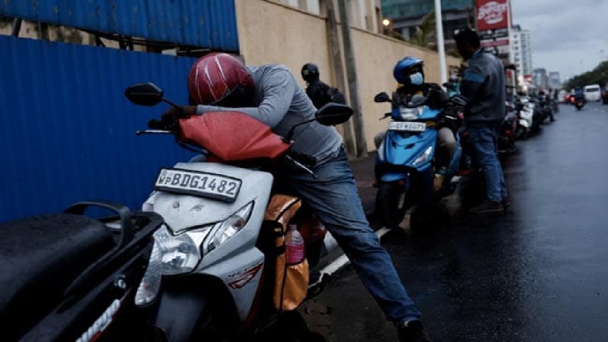 ‘শ্রীলঙ্কার হাতে আর ৫ দিনের জ্বালানি রয়েছে’