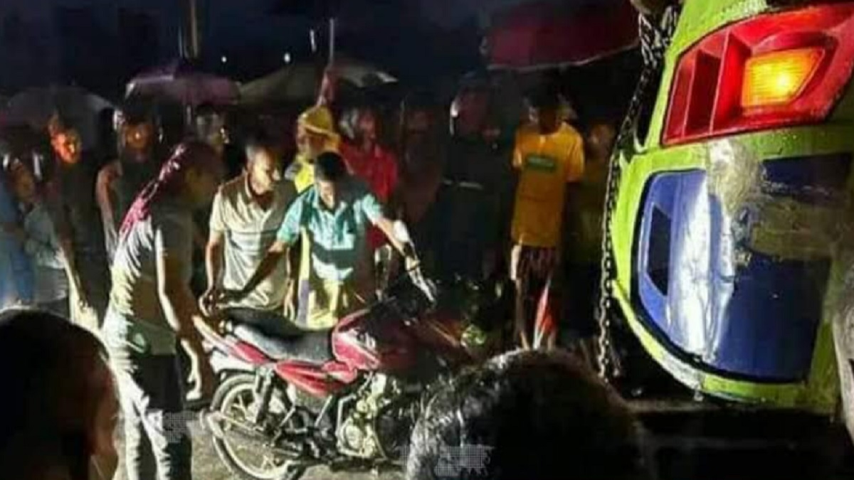 যাচ্ছিলেন চিকিৎসকের কাছে, বাস চাপায় অন্তঃসত্ত্বা স্ত্রীর মৃত্যু