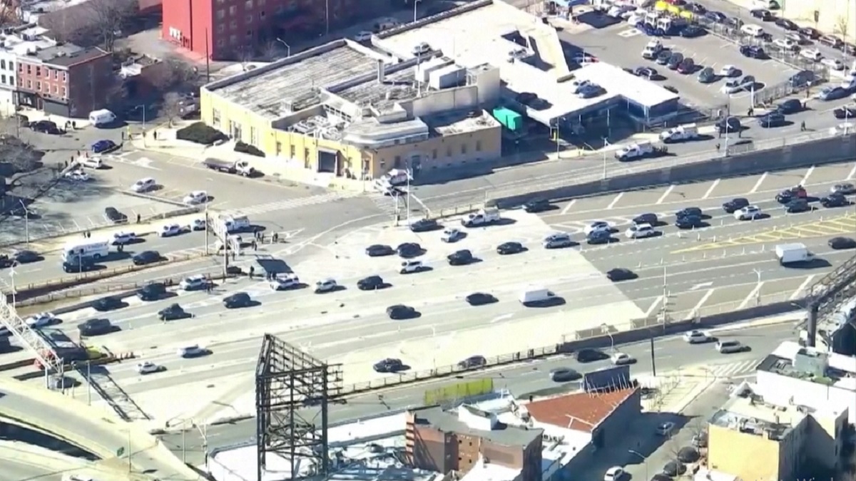 নিউইয়র্কে ট্রাকের চাপায় নিহত ১, আহত ৮