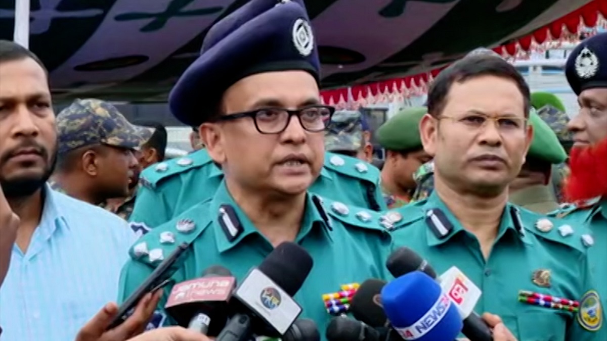 বরিশালে ভোটে পক্ষপাতমূলক আচরণ না করতে পুলিশ কমিশনারের কড়া নির্দেশনা