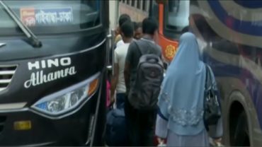 ঢাকা ছাড়ছে মানুষ, চাপ বাড়ছে সড়কে