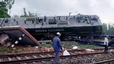 আবারও ভয়াবহ রেল দুর্ঘটনা দেখলো ভারত