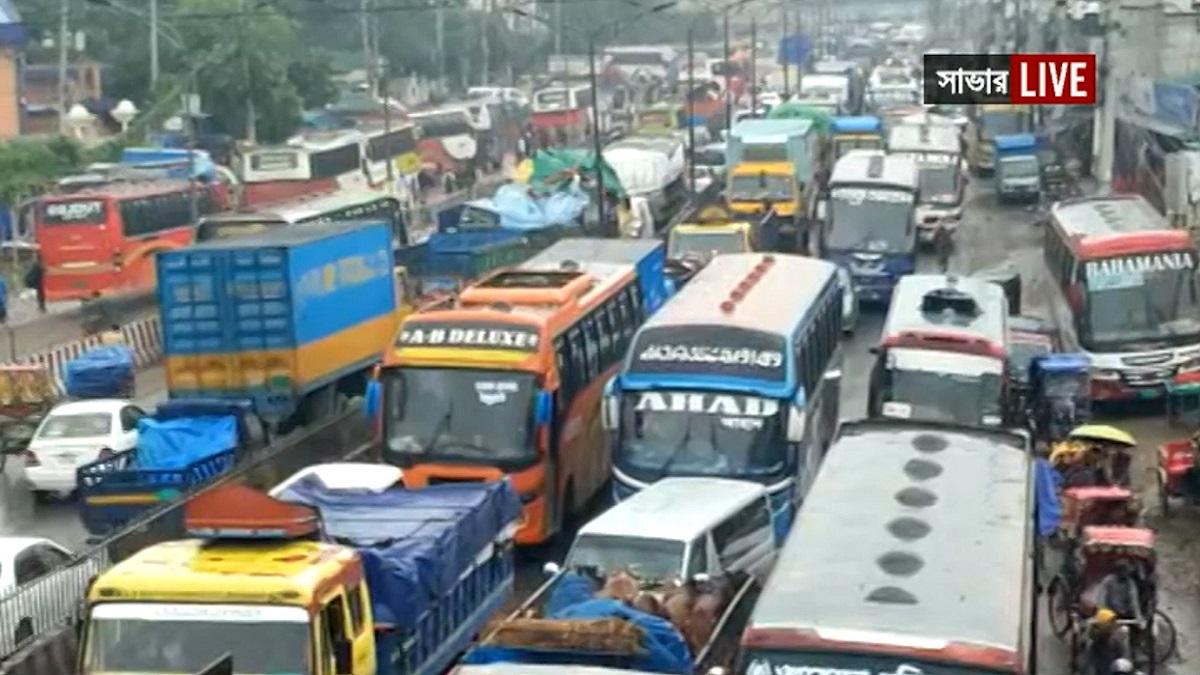 বাড়ি ফেরা মানুষের চাপ বেড়েছে সড়ক, নৌ ও রেলপথে
