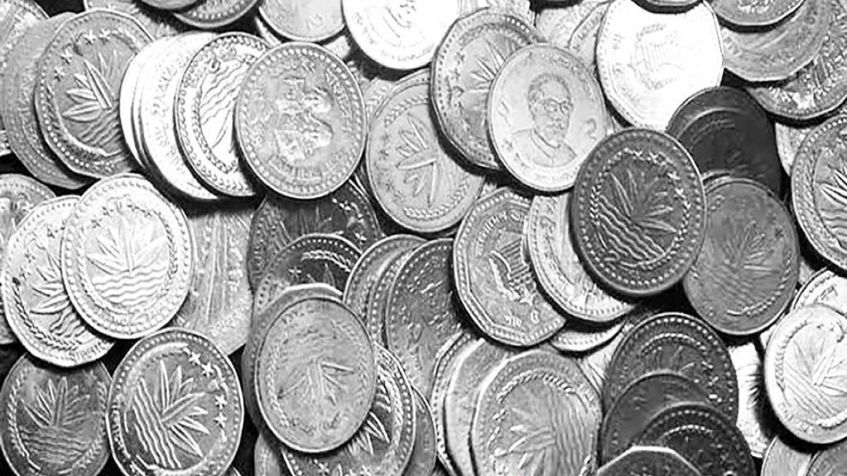 গায়েবি কারণে কুষ্টিয়াতে অচল এক ও দুই টাকার কয়েন! নিচ্ছে না ব্যাংক পর্যন্ত