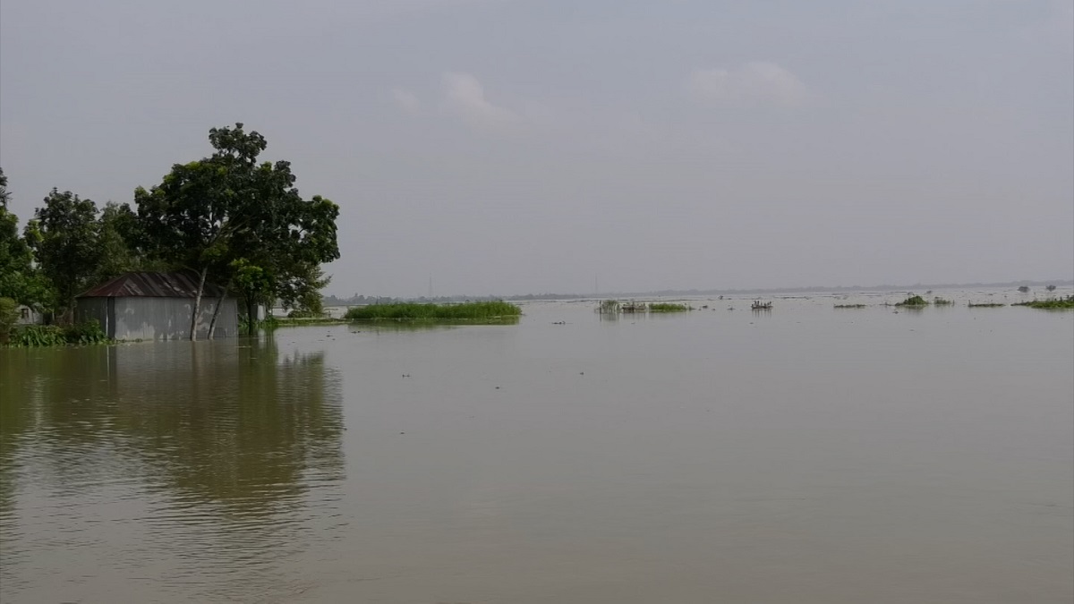 উত্তরে বন্যা পরিস্থিতি: তিস্তায় পানি কমলেও দেখা দিয়েছে নদী ভাঙন