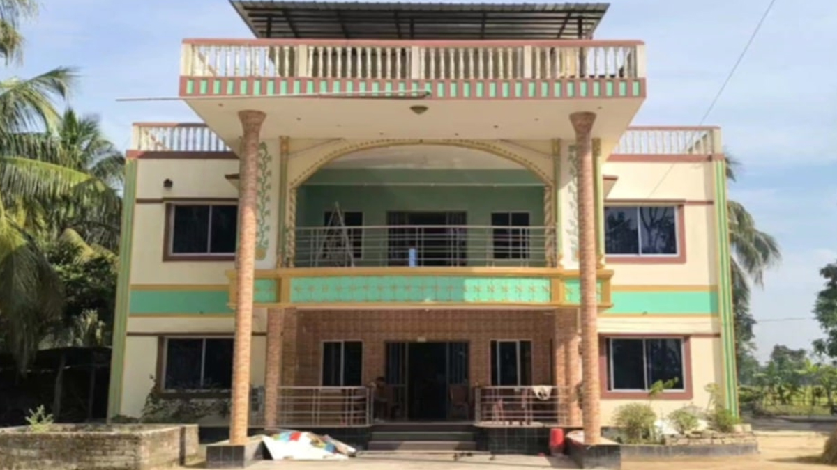 বাউফলে দুই বাসায় ডাকাতি, ফ্রিজের মাছ-মাংসও নিয়ে গেছে ডাকাতরা