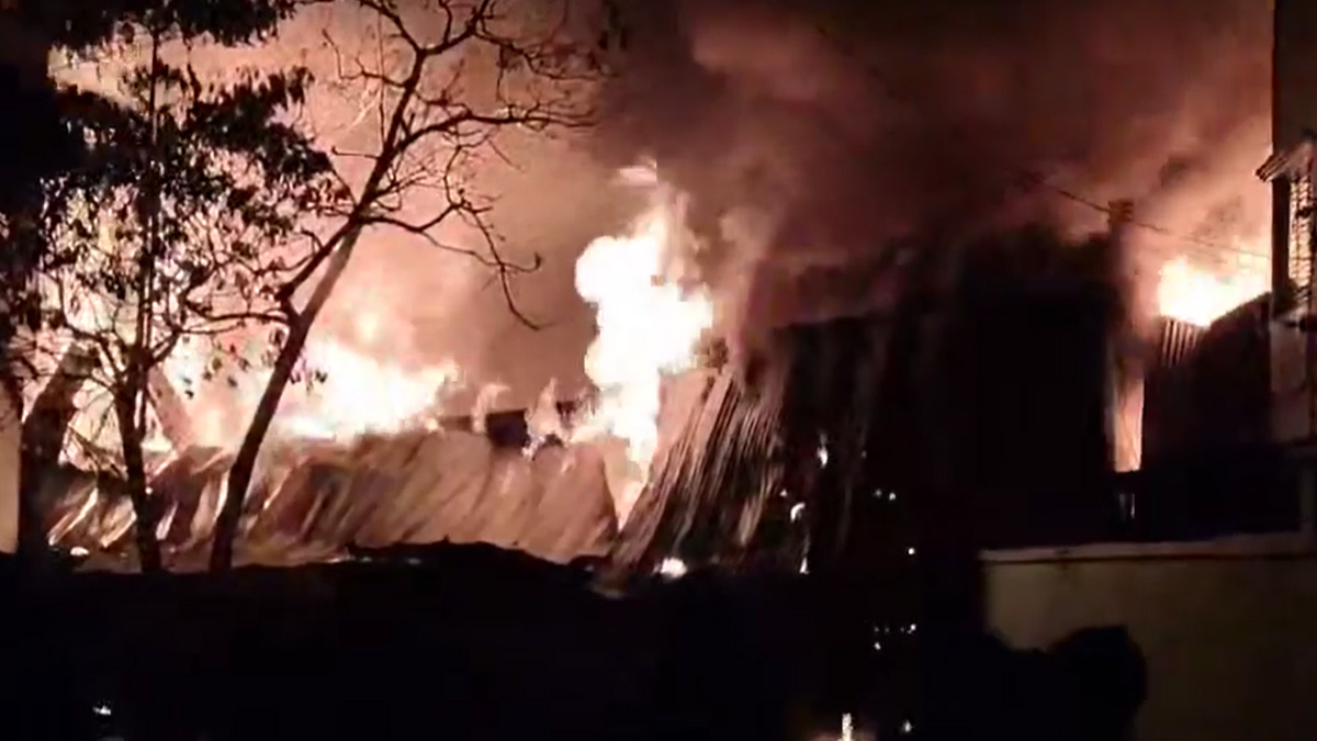 চট্টগ্রামে কাঠের ফার্নিচার কারখানায় লাগা আগুন নিয়ন্ত্রণে