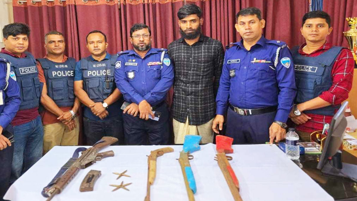 মহেশখালীতে থ্রি জি রাইফেলসহ ৪টি অস্ত্র ও গুলি উদ্ধার