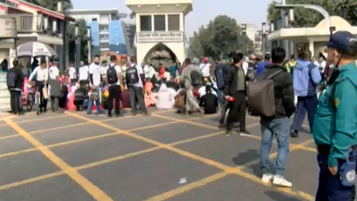 বিগত আমলে নিগৃহীত সৈনিকদের পরিবারের বিক্ষোভ