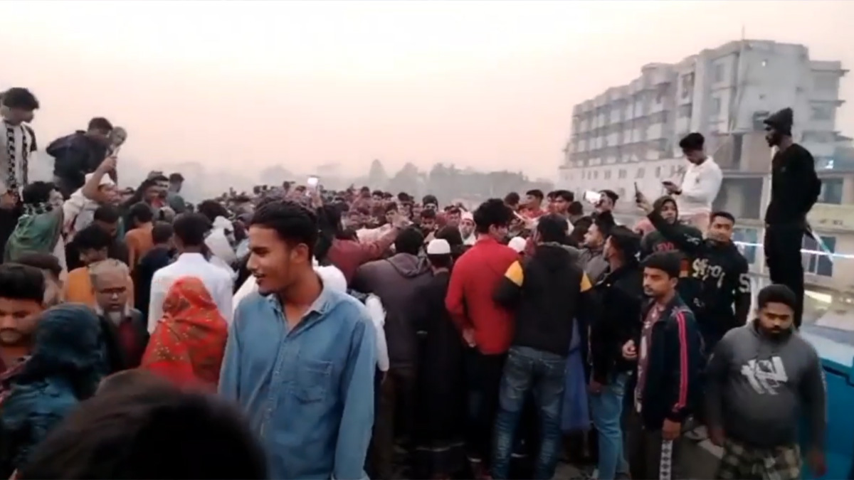 মাদারীপুরে ট্রেনের ধাক্কায় কিশোরী নিহত, গুরুতর আহত কোলে থাকা শিশু